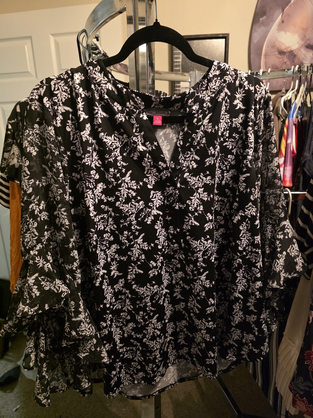 Vince Camuto Black Floral V-Neck Blouse